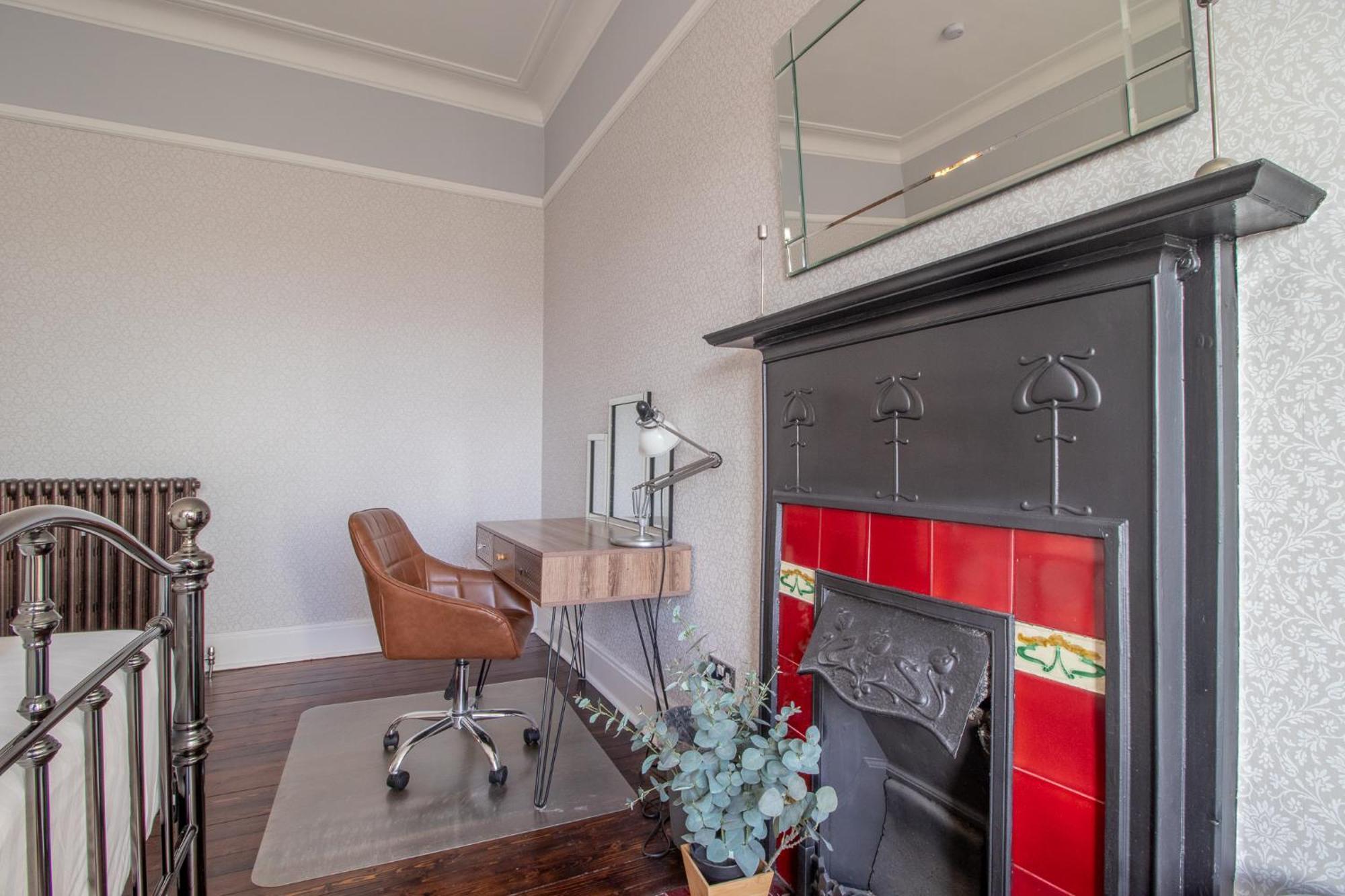 Pass The Keys Beautiful, Traditional 2 Bed Flat W Free Parking Глазго Экстерьер фото